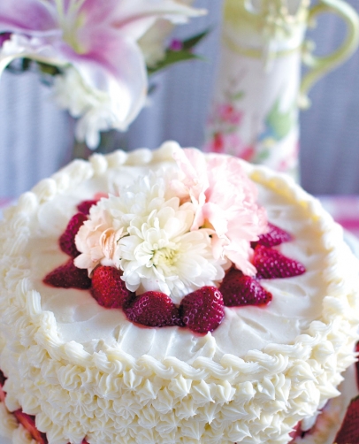 lemon buttermilk cake with strawberries