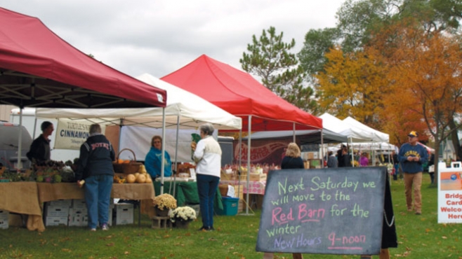 holiday farmers' market stands in grande traverse
